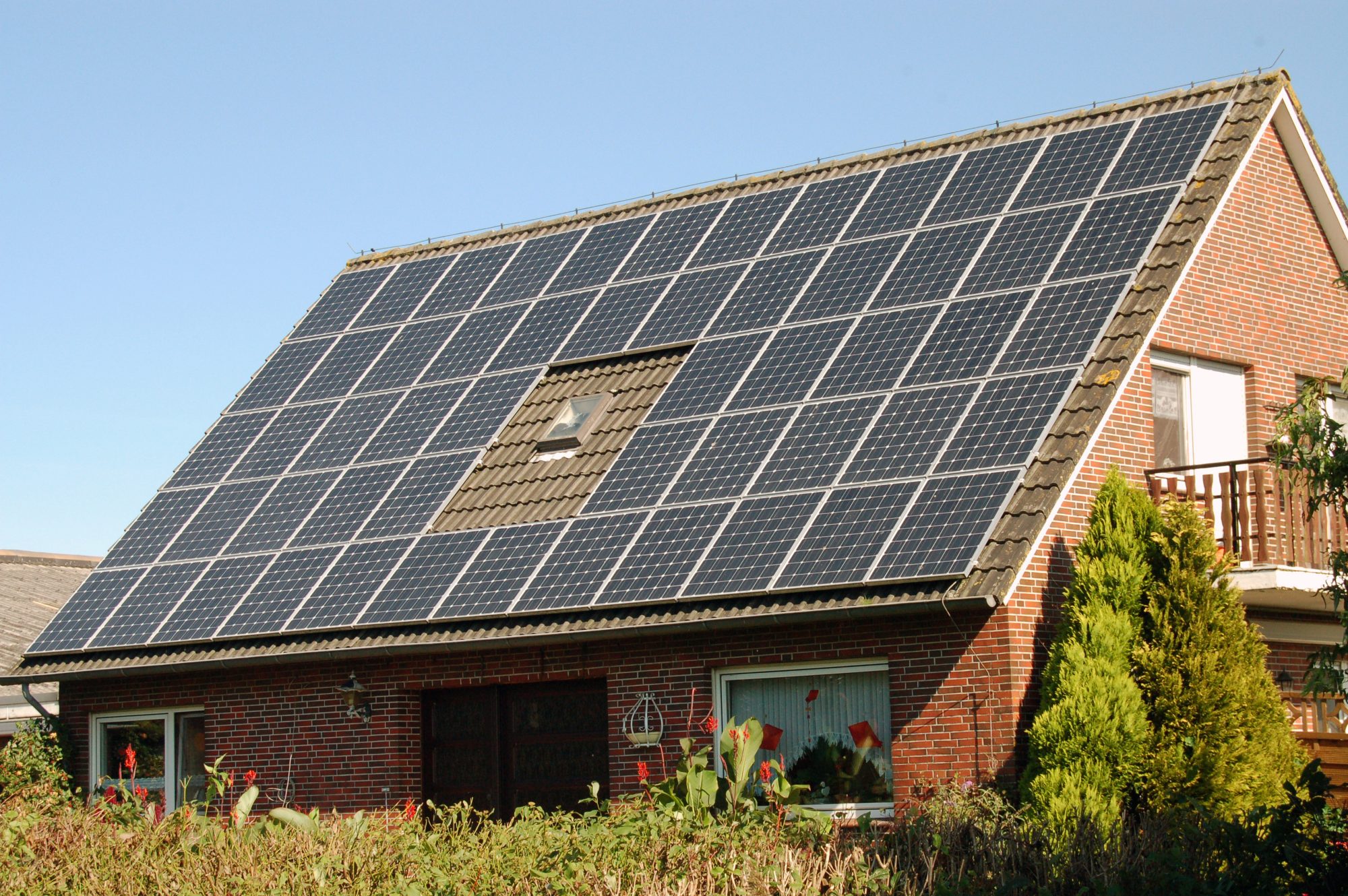 House with a solar panel, with ideal exploitation of the roof.